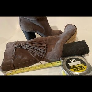 Vince Camuto boots suede beige